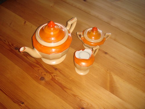 Teekanne mit milchkännchen - teekanne,