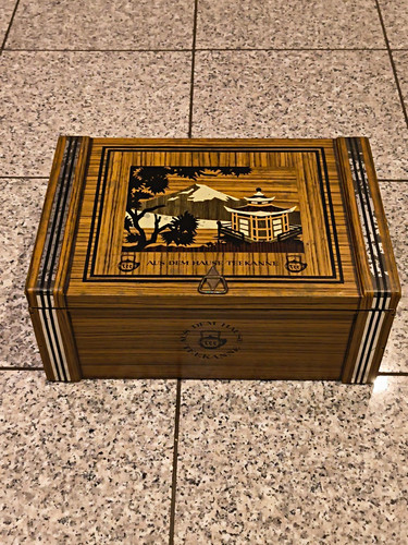 Alte teekanne blechdose - teekanne, /